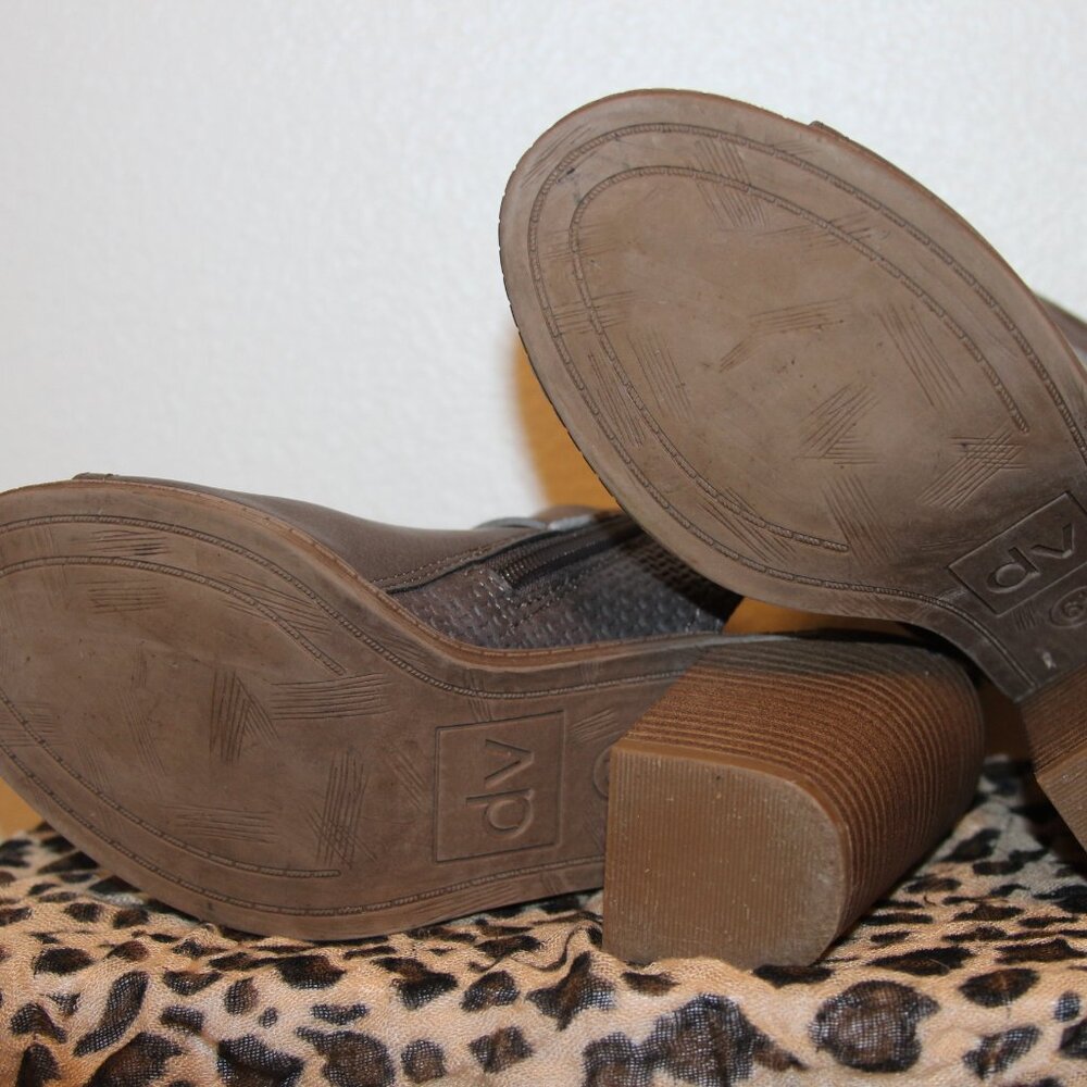 dv By Dolce Vita Peep Toe Heel, Size 6 - Picture 6 of 6